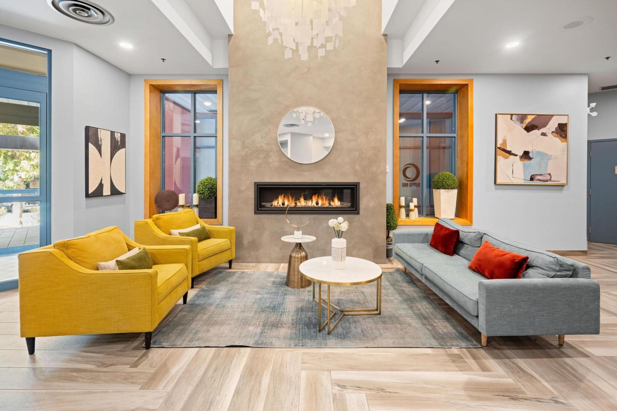 Alpenglow Lodge Queen Boho Studio By Mva Уистлер Экстерьер фото