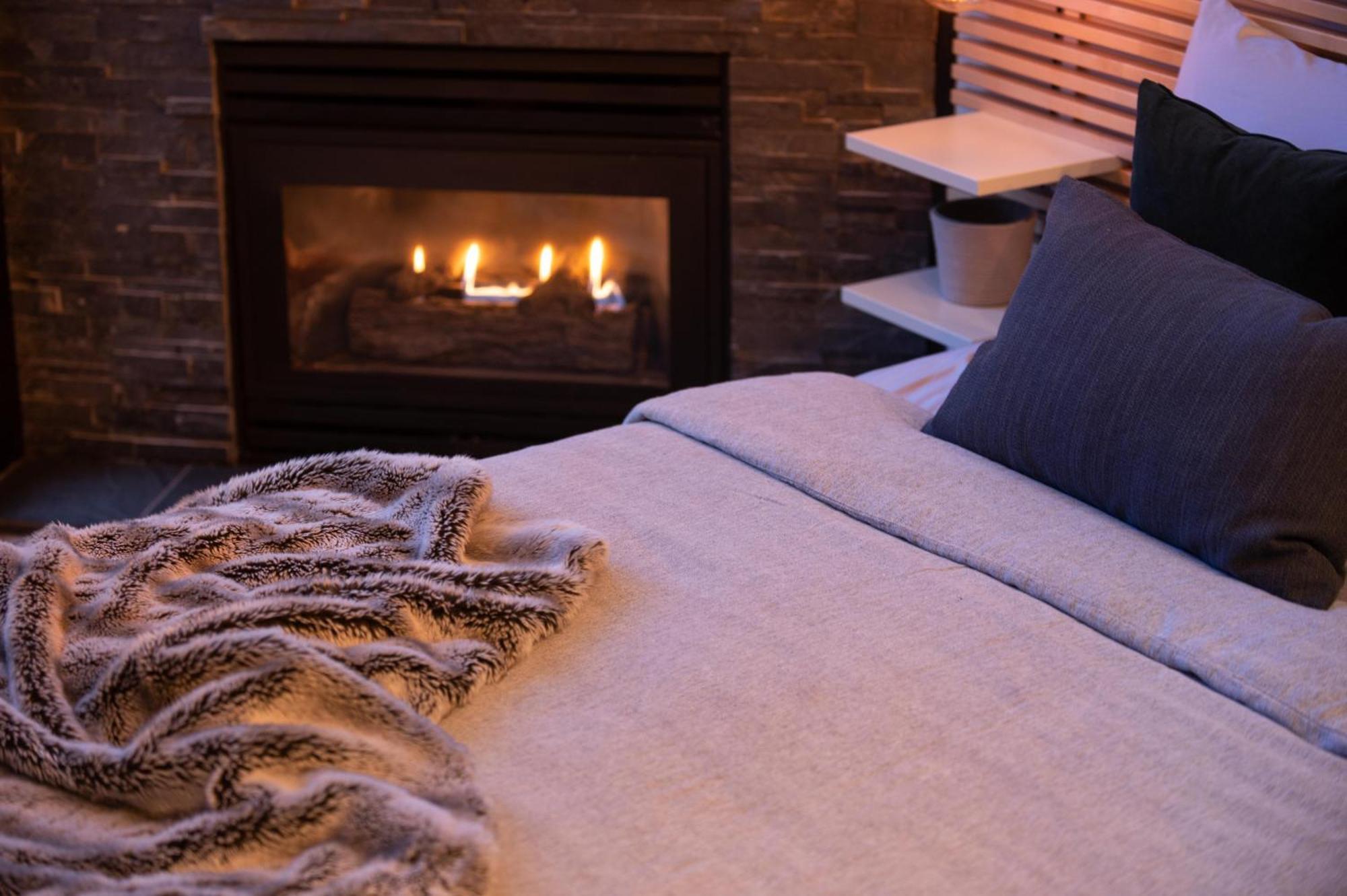 Alpenglow Lodge Queen Boho Studio By Mva Уистлер Экстерьер фото