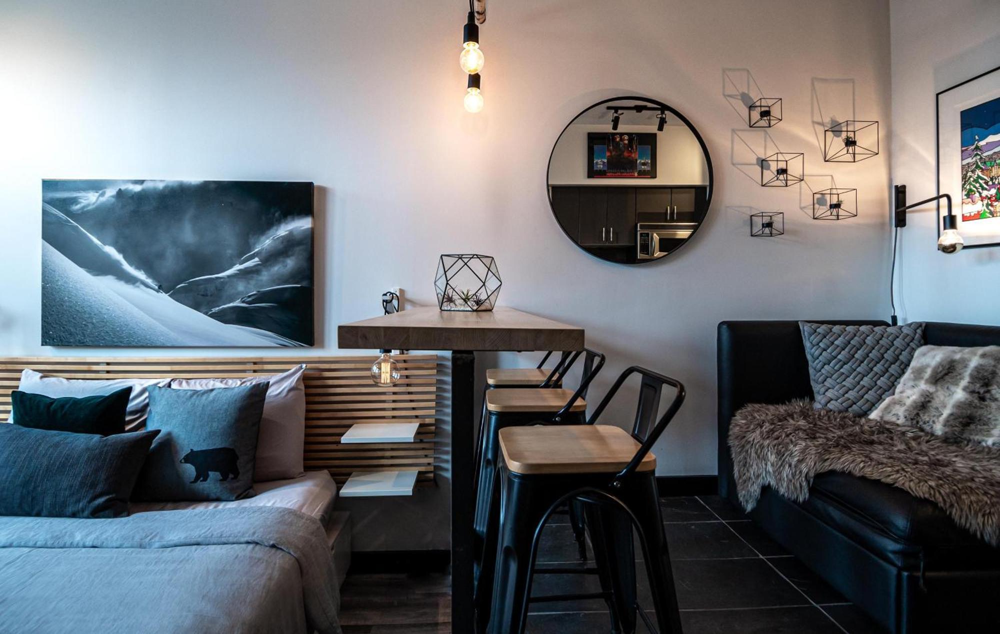 Alpenglow Lodge Queen Boho Studio By Mva Уистлер Экстерьер фото
