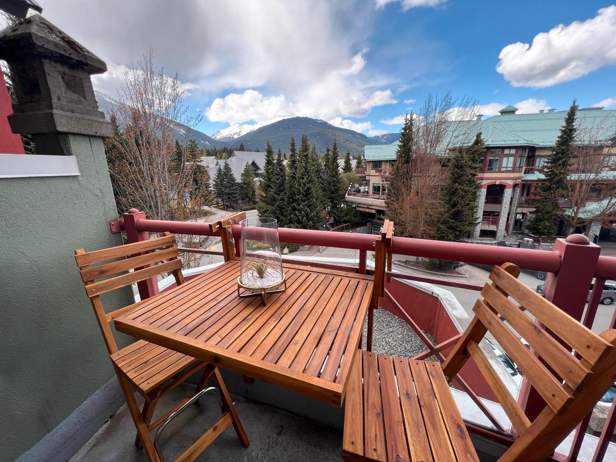 Alpenglow Lodge Queen Boho Studio By Mva Уистлер Экстерьер фото